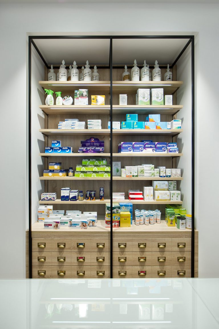 Estanteria farmacia carmen