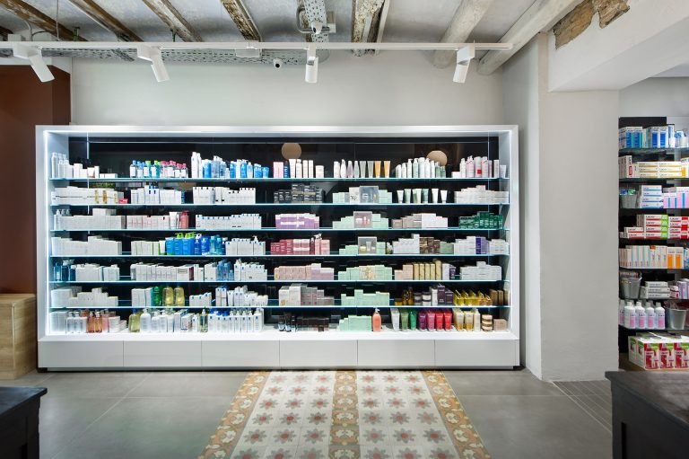 Estanteria farmacia alomar