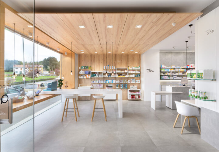 Interior Farmacia Puente Arce