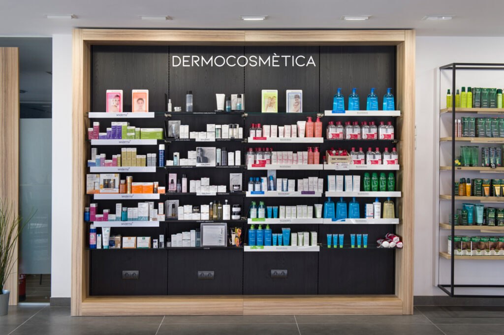 Dermocosmética en farmacia.