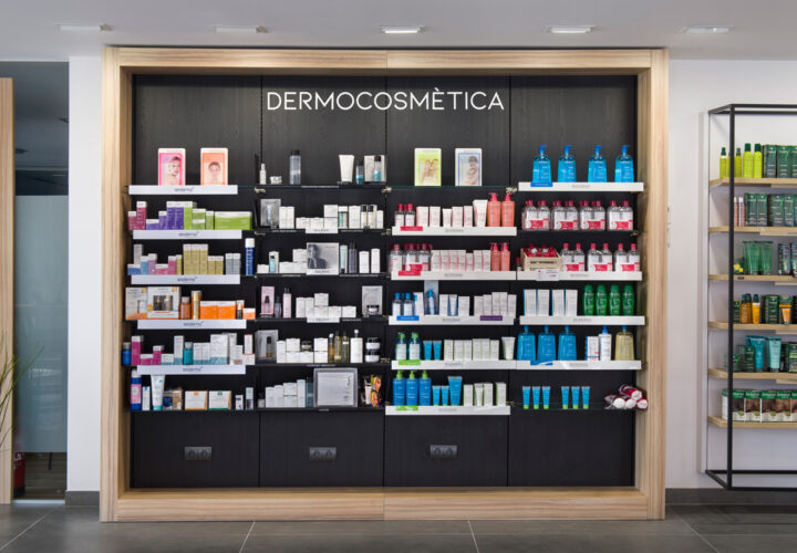 Dermocosmética en farmacia.