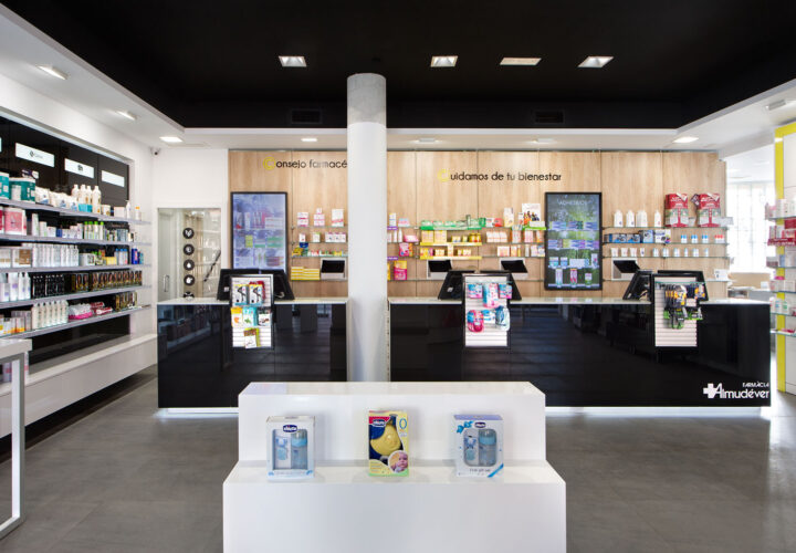 Pantallas y soportes LED en Farmacias