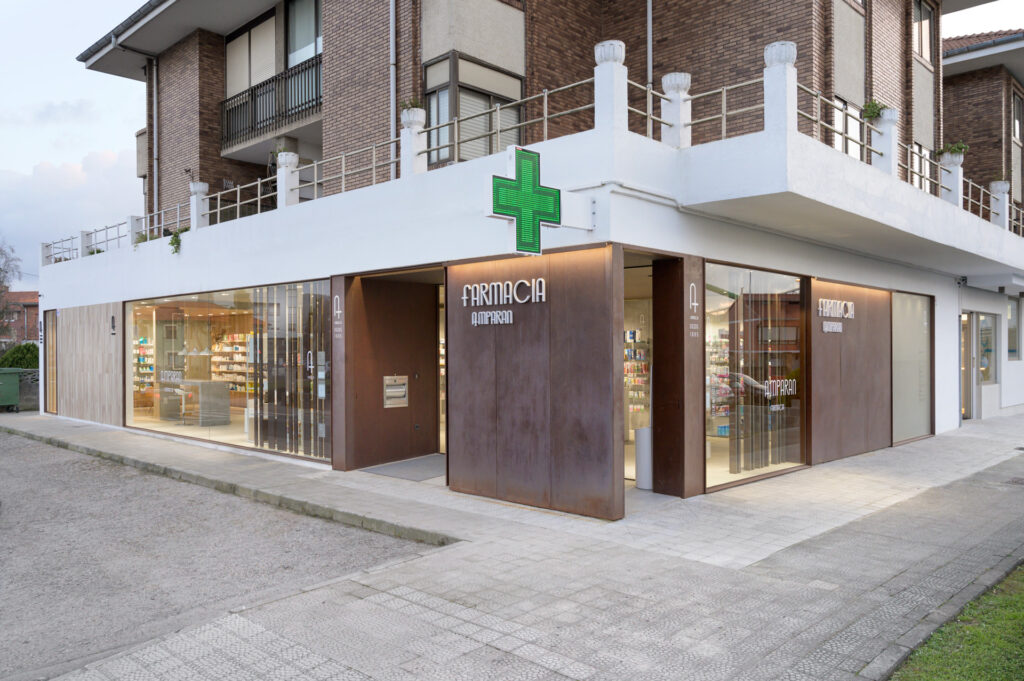 Montra da Farmácia Amparan.