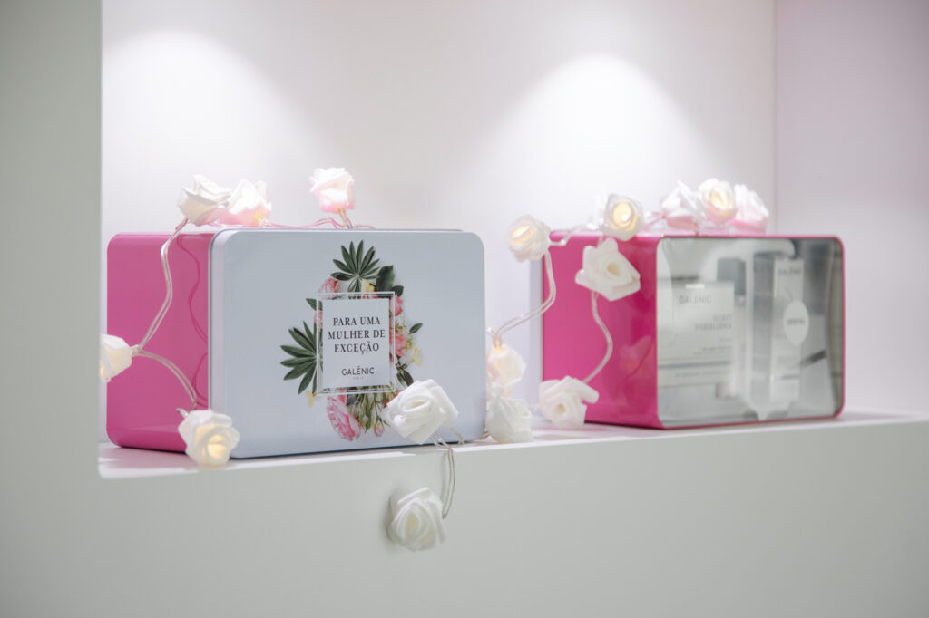 Farmácia Melgaço e a sua montra do Dia dos Namorados.