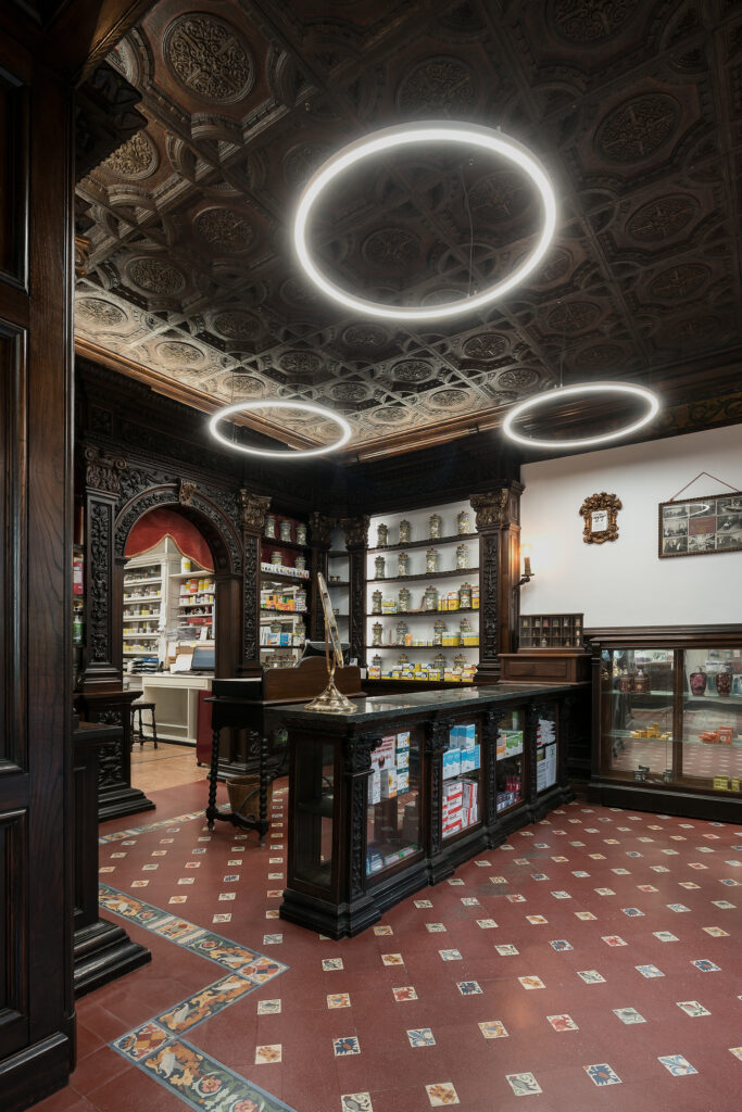 Farmacia Bescansa modernizada.