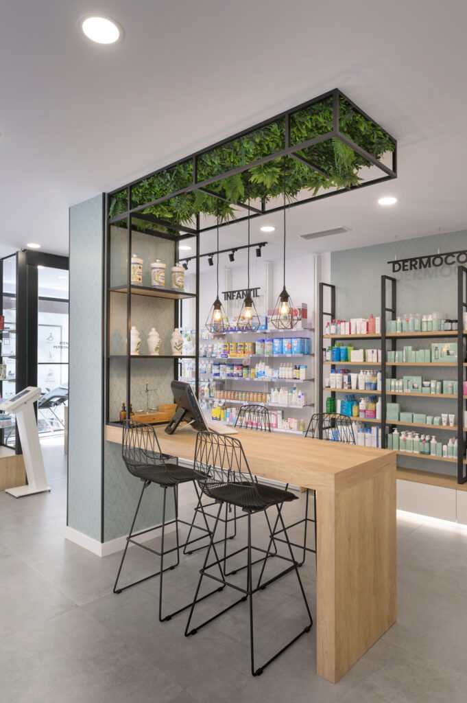 Zona de consulta en Farmacia Loreto.