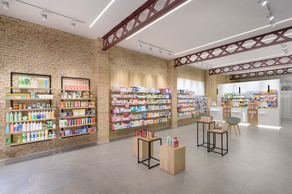 Farmacia Badenes y los estilos de decoración para farmacia.