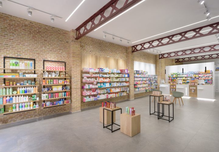 Farmacia Badenes y los estilos de decoración para farmacia.