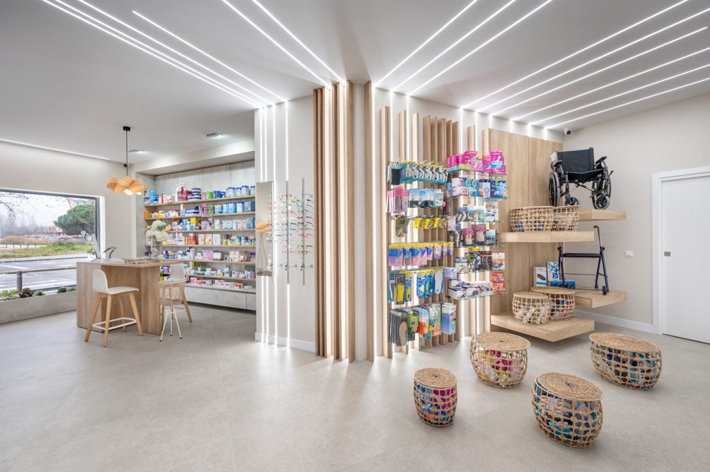 Farmacia Recio y sus muebles a medida.