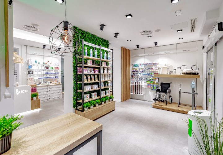 Farmacia con elementos naturales Ciudad de Barcelona.