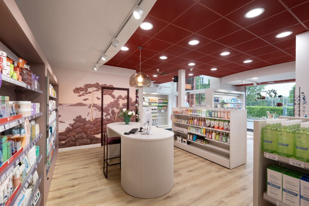 Area dermocosmetica in farmacia. Progettato da Inside Pharmacy.