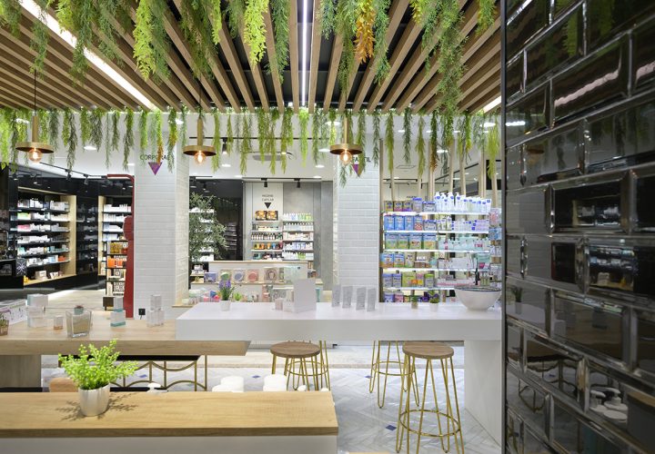 Design moderno e sostenibile per una farmacia attenta all'ambiente.