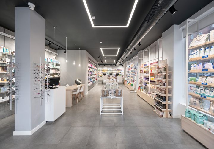 Cassettiere automatizzate per farmacia moderna.