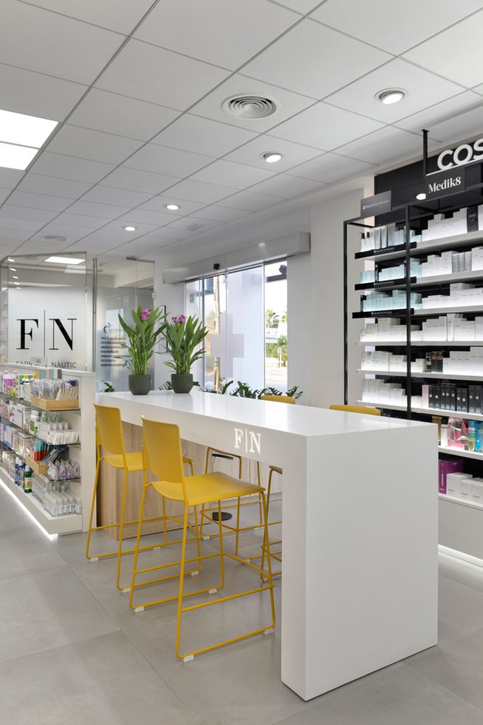Farmacia Nàutic y sus espacios diseñados desde el neuromarketing.