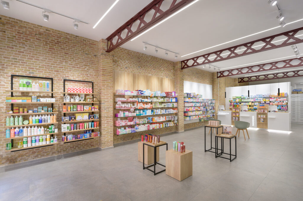 Farmacia Badenes y los estilos de decoración para farmacia.