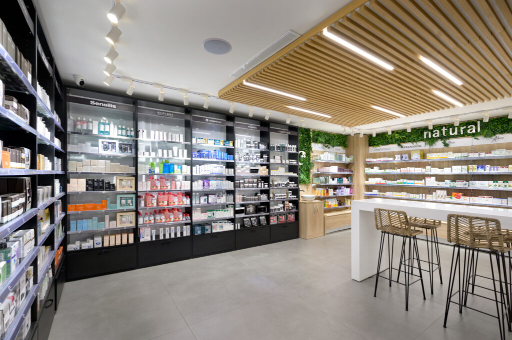 Farmacia Cruz y sus colores.