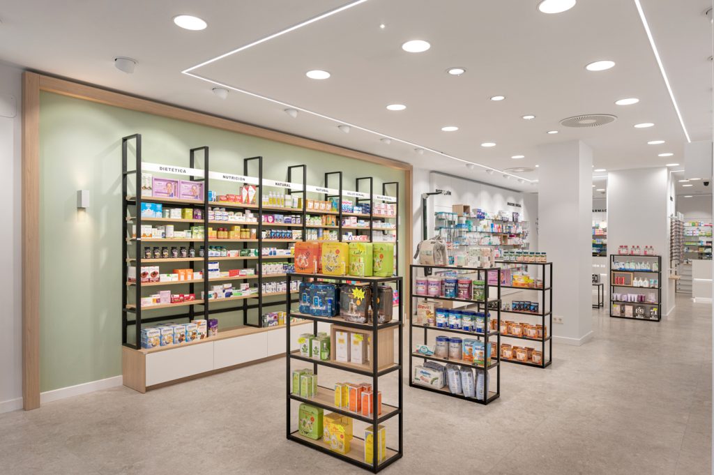 Colori in farmacia. Farmacia progettata e ristrutturata da Inside Pharmacy.