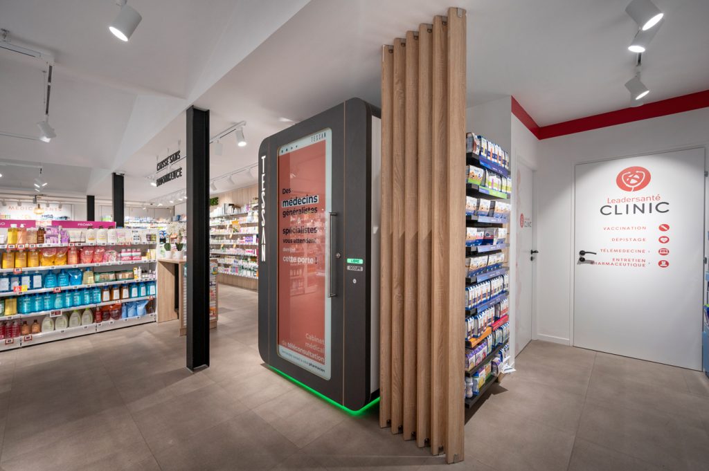 Colori in farmacia. Farmacia progettata e ristrutturata da Inside Pharmacy.