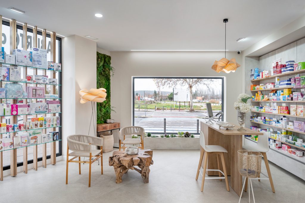 Zona relax e consultazione in farmacia moderna. Inside Pharmacy.