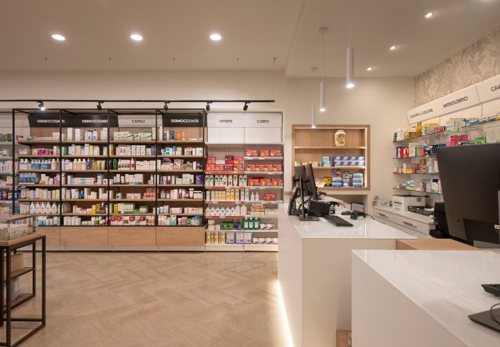 Design farmacia rurale e urbana a confronto.