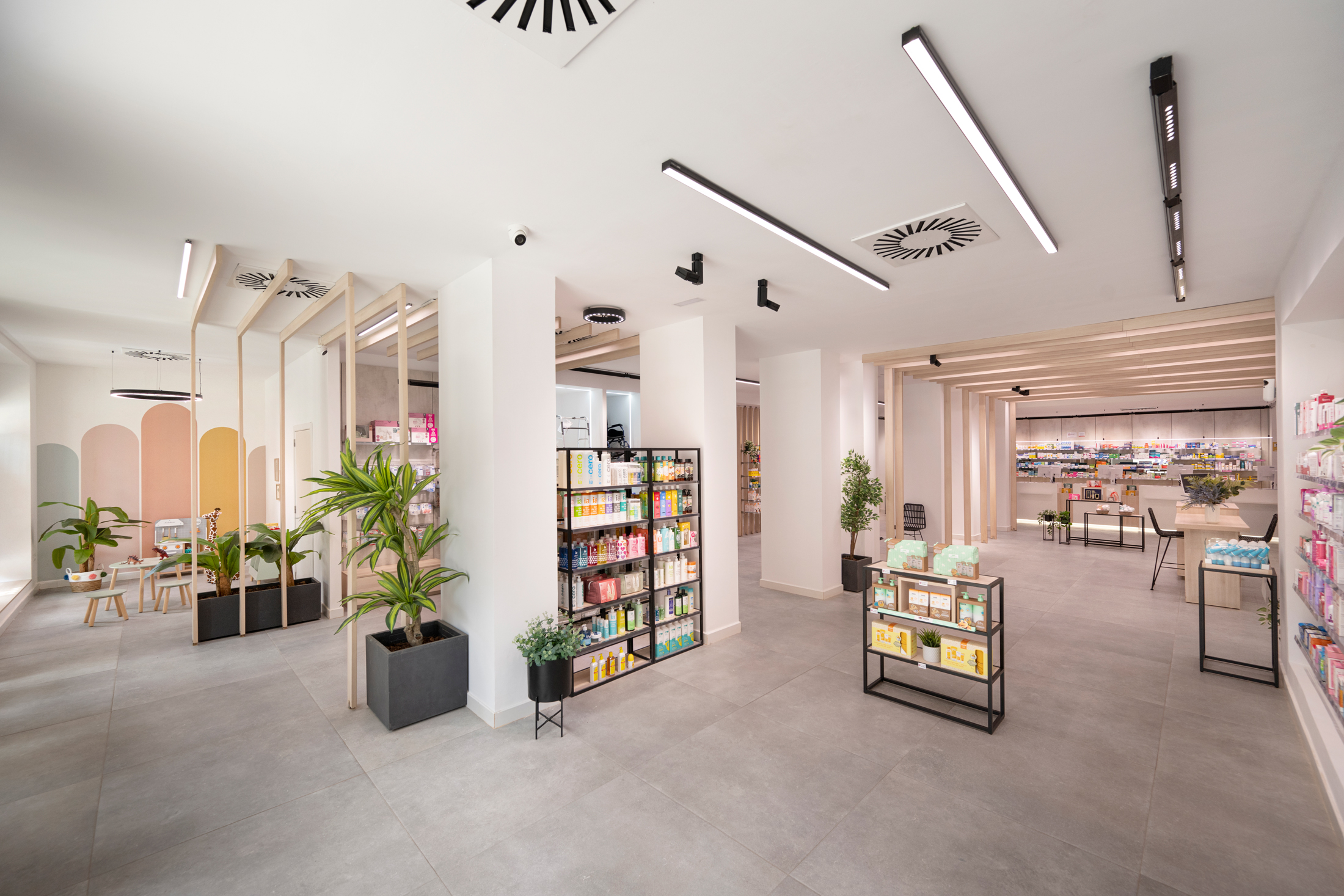 Farmacia rediseñada sin obra integral, por Inside Pharmacy.