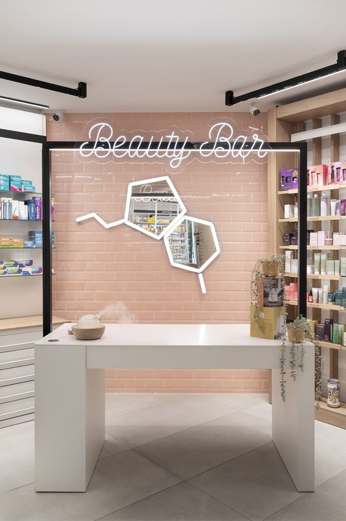 Diseño innovador de la zona de dermocosmética "Beauty Bar"