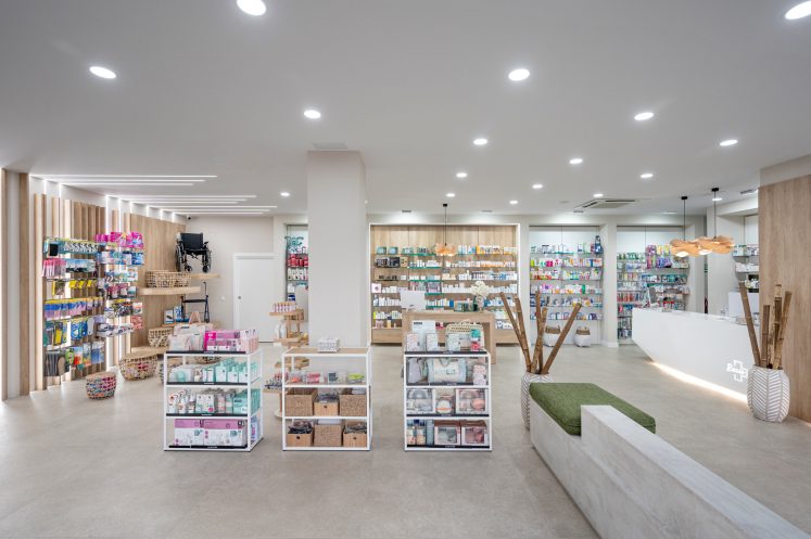 Farmacia modular Recio, diseñada por Inside Pharmacy.