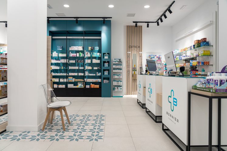 Farmacia urbana pequeña Bernier.